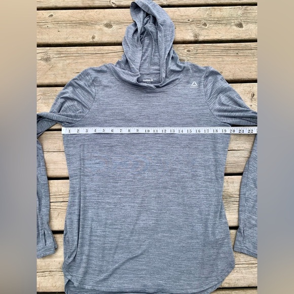 💜 Reebok Lightweight Long Sleeve Hoodie | Size Large - Picture 3 of 8